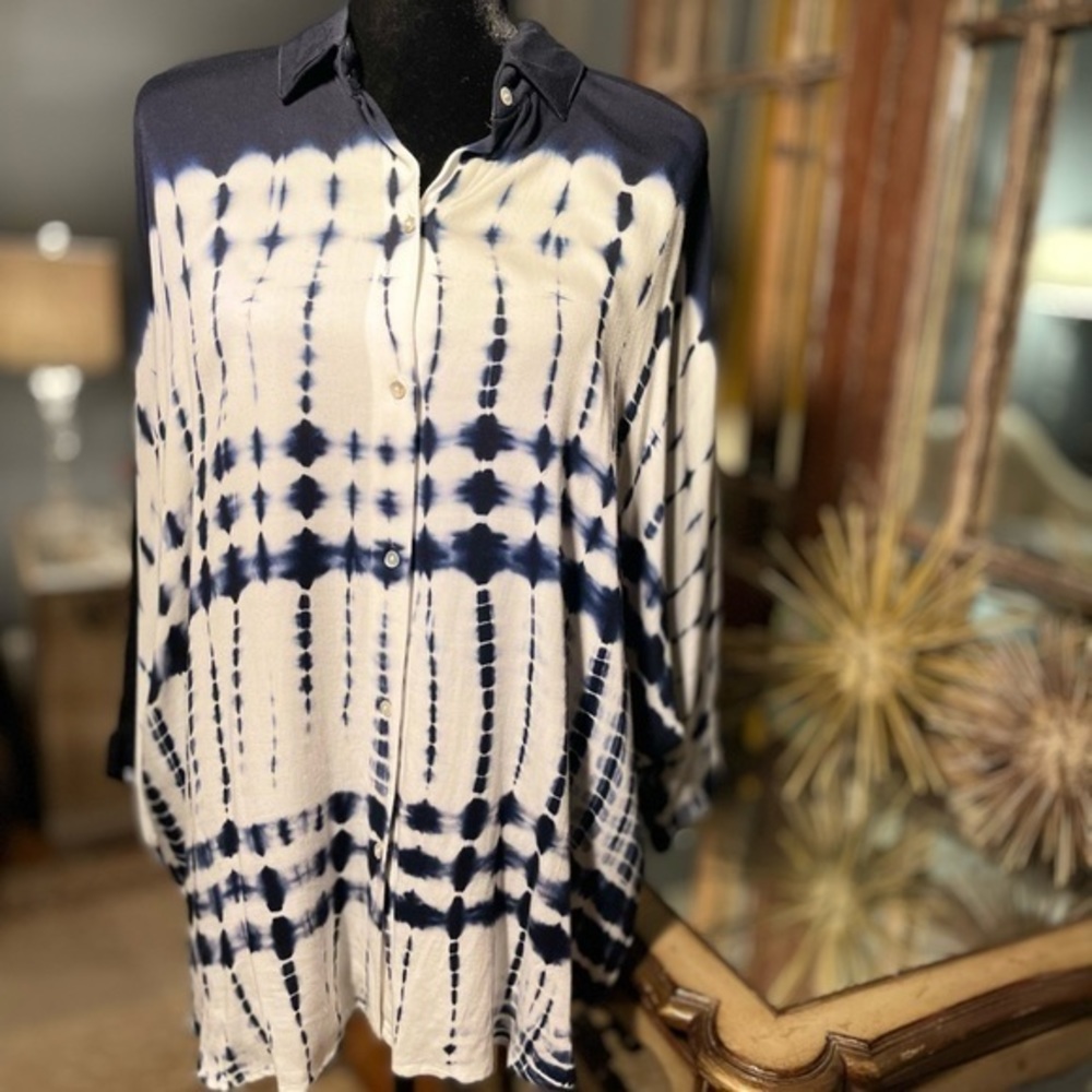 Karen Kane Tie Dye batwing blouse, beautiful soft wear any occasion, any season
